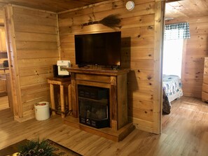 Cabin, 2 Queen Beds (Black Bears Den) | Living room