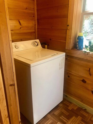 Cabin, 2 Queen Beds (Black Bears Den) | Laundry
