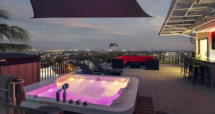 Modern 6BR House âïžCity & Ocean Views from Jacuzzi