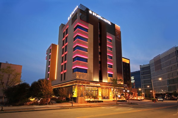 Front of property – evening/night - Gimpo Stavia Hotel (Gimpo)