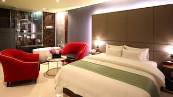 Quarto casal premier | Cofres nos quartos, individualmente mobiliados, escrivaninha