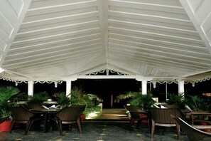 Bữa sáng kiểu Âu hàng ngày với phụ phí nhỏ 