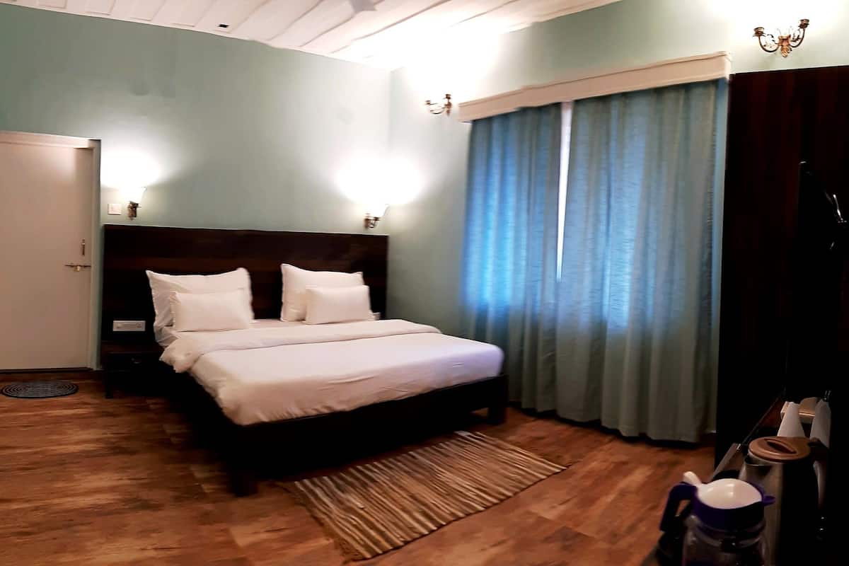 Habitación Deluxe | Minibar, tabla de planchar con plancha, wifi y ropa de cama