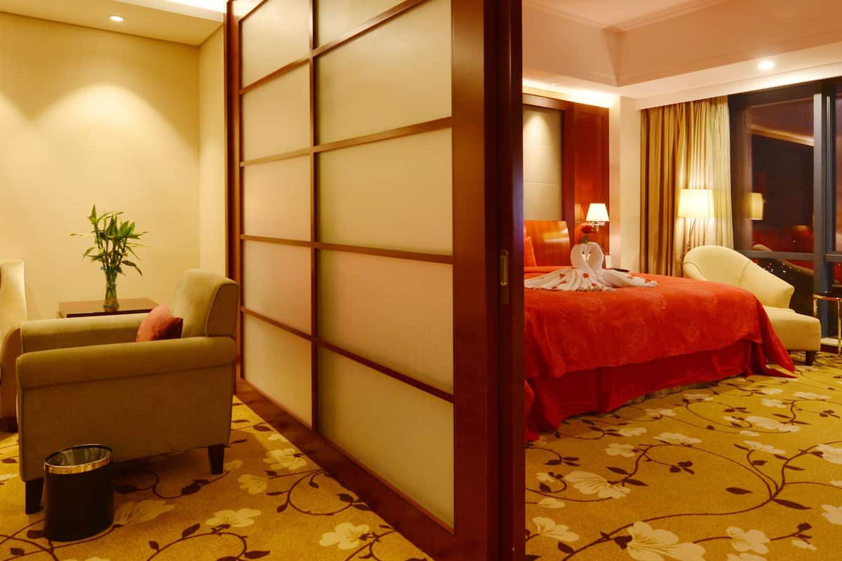 Superior Suite | Minibar, in-room safe, blackout drapes, iron/ironing board
