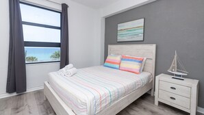 Unclassified image, 3 of 30, button - 593 Ocean View Hollywood Beach (Hollywood)