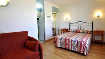 Een kluis op de kamer, een laptopwerkplek, geluiddichte muren