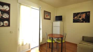 Family Studio, Terrace | In-room safe, laptop workspace, soundproofing, iron/ironing board