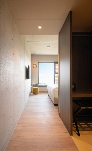 Deluxe-Zimmer | Wohnbereich | 43-Zoll-LED-Fernseher mit Kabelempfang, Fernseher, Netflix