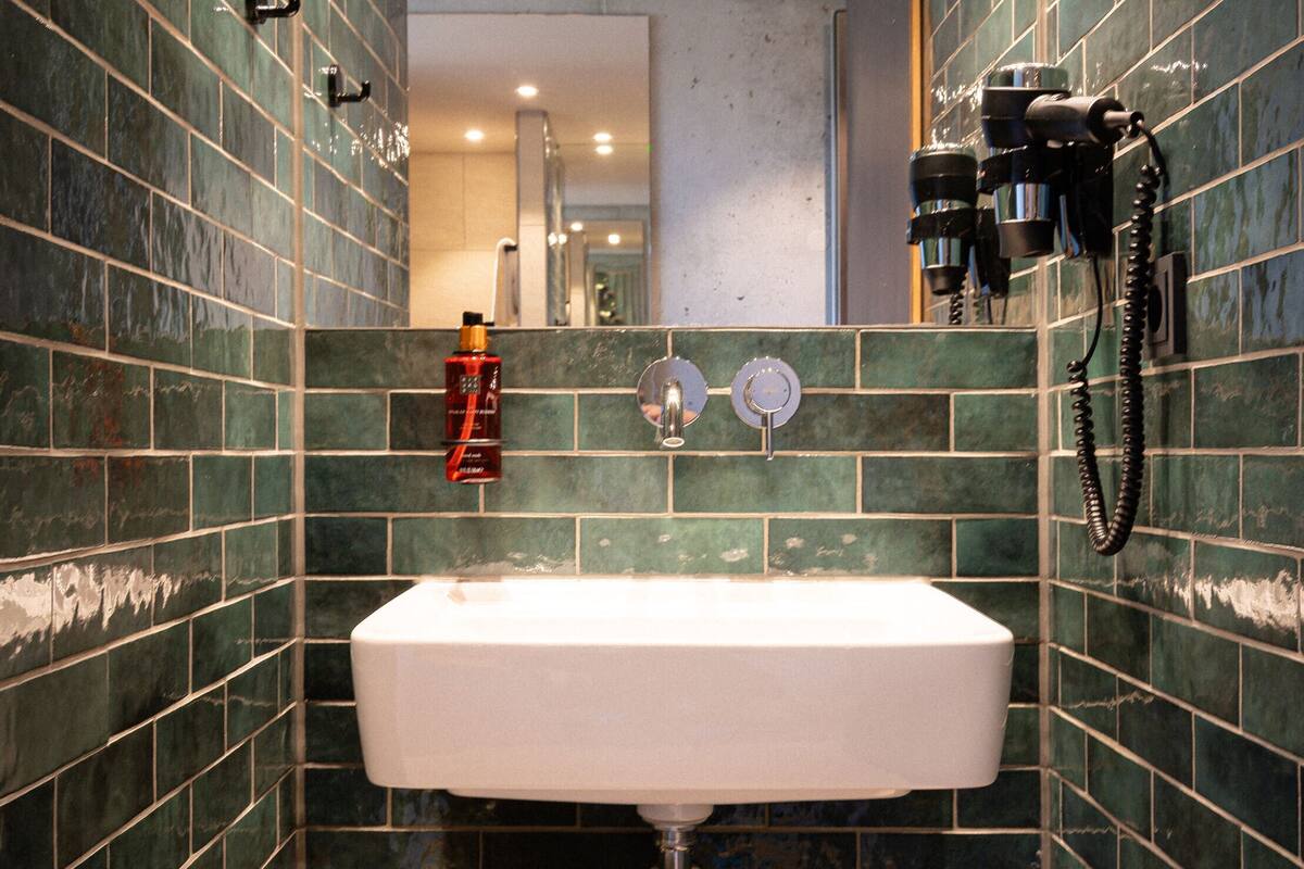 hair dryer, towels, soap, shampoo