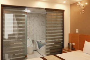 Deluxe Double Room, Beachfront | Bathroom | Shower, free toiletries, slippers, towels - Thanh Binh Gold Hotel (Sam Son)
