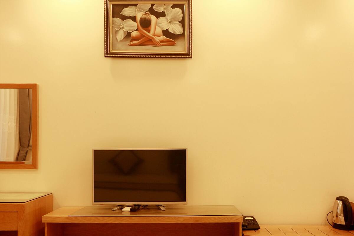 Quadruple Room, Beachfront | Television