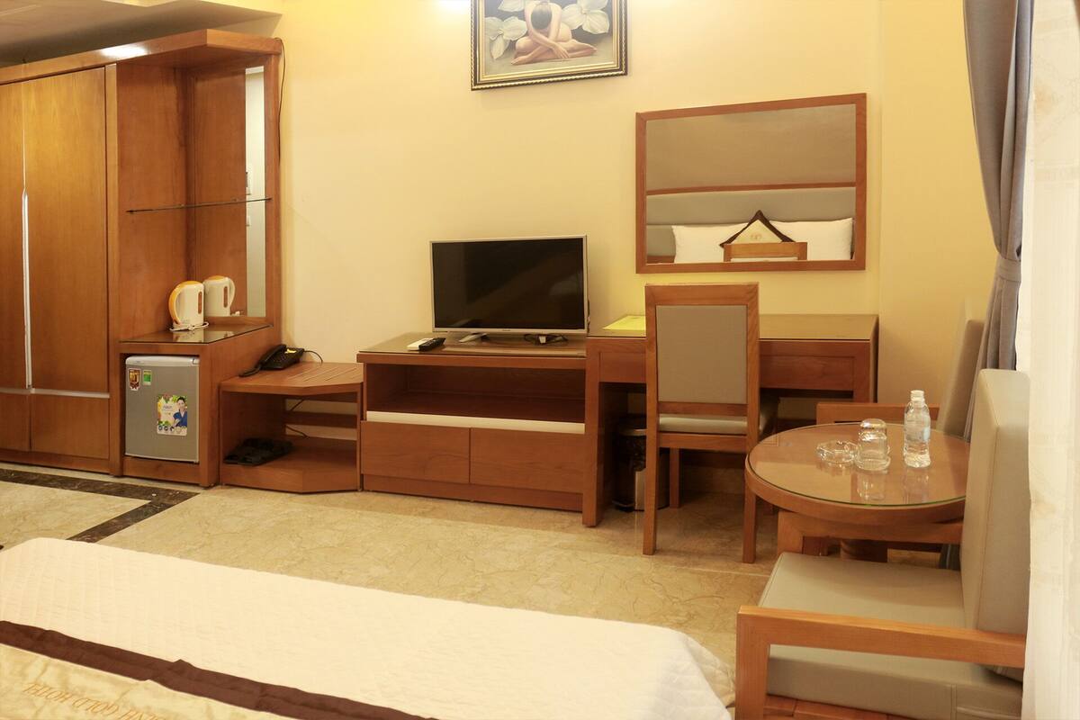 Minibar, desk, free WiFi