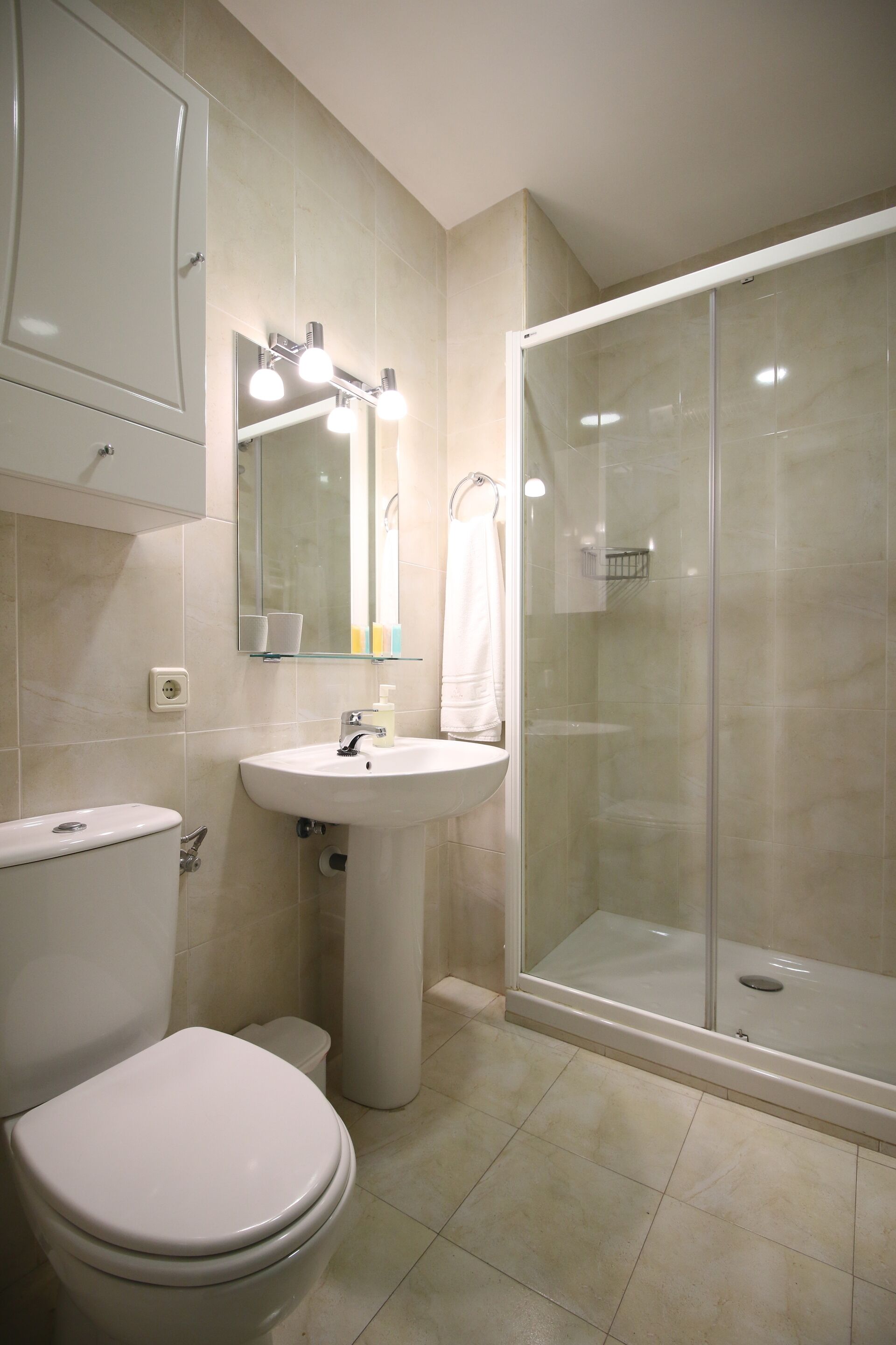 Appartamento, 4 camere da letto | Bagno | Doccia, soffione a pioggia, asciugacapelli, asciugamani