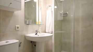 Apartment, 4 Bedrooms | Bathroom | Shower, rainfall showerhead, hair dryer, towels