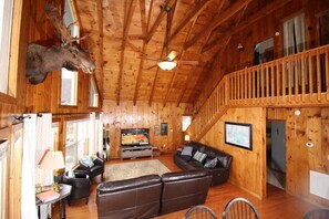 Smart TV - Bullwinkle Inn' private dock, hot tub, quiet water (Speedwell)