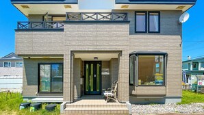 Front of property - Crane TSURU (Kushiro)