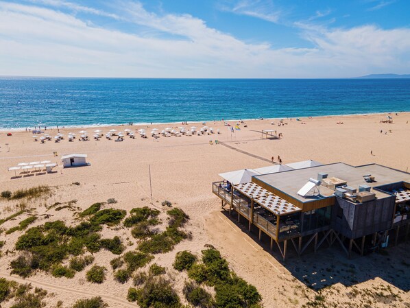 Beach nearby, sun-loungers, beach towels