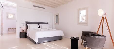 3 bedrooms, in-room safe, iron/ironing board, free WiFi