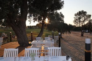 Petit déjeuner et déjeuner servis sur place, spécialités Cuisine turque