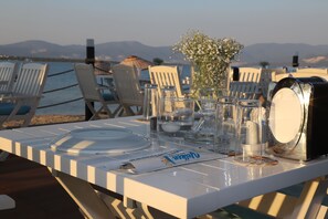 Petit déjeuner et déjeuner servis sur place, spécialités Cuisine turque