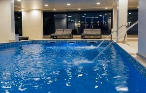 Indoor pool, outdoor pool - Apartament Black&White (Navodari)