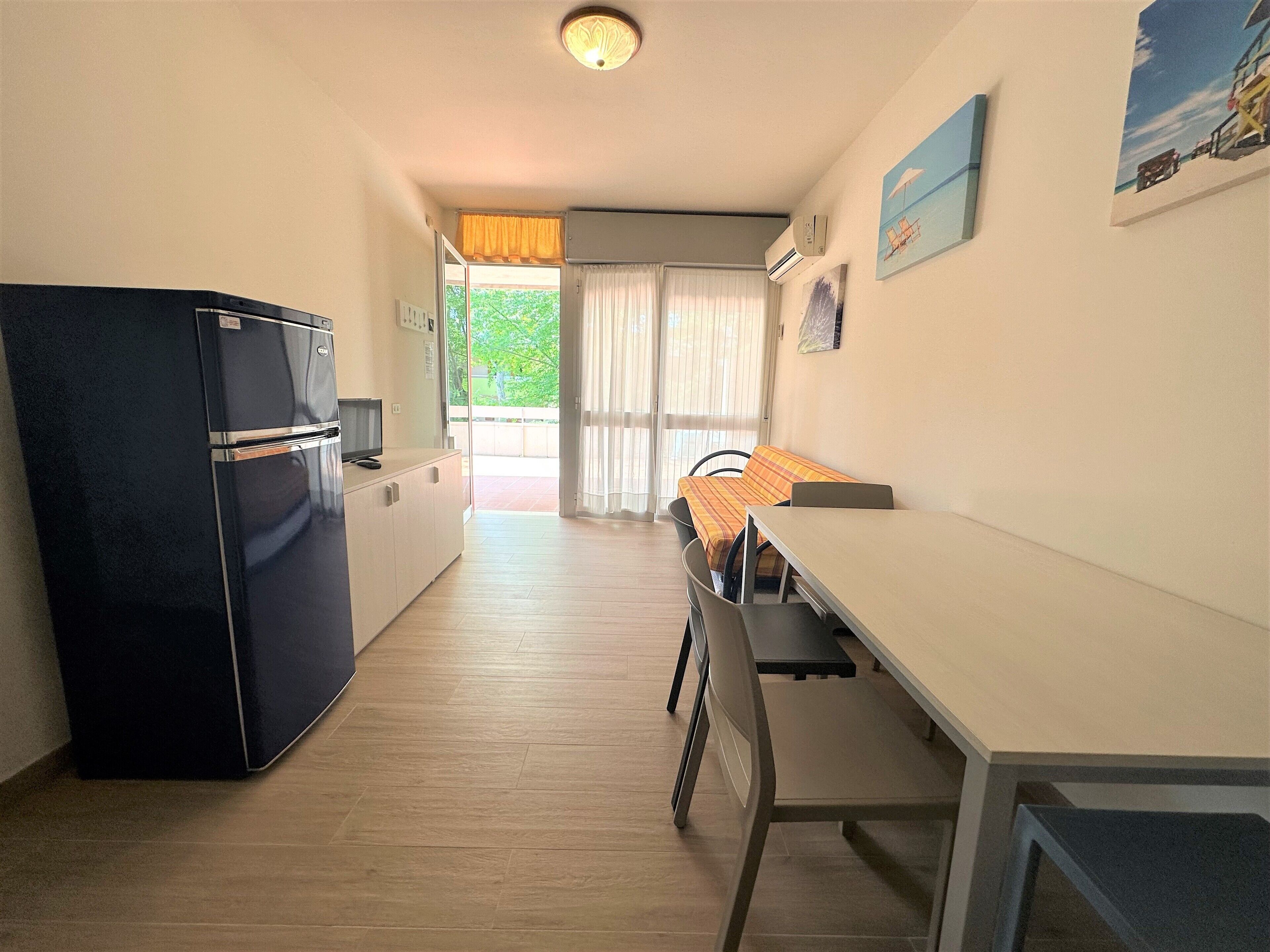 Apartment, 2 Bedrooms (A20177) | Ruang tamu | 19 inci televisyen skrin rata dengan digital, TV 