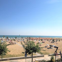 Am Strand, weißer Sandstrand