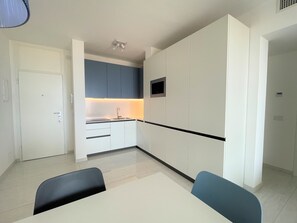 Appartamento Deluxe, 2 camere da letto (A50248) | Angolo cottura privato | Frigorifero con congelatore, microonde, piano cottura