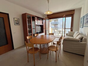 Apartment, 2 Bedrooms (A60233) | Living area