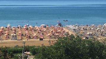 In Strandnähe, weißer Sandstrand