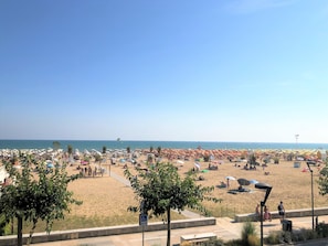 Beach nearby, white sand - Condominio Monaco (San Michele al Tagliamento)