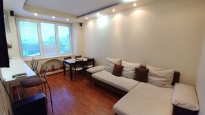 Two bedrooms. Luxe. 54 Khreshchatyk St. Arena City - 3042 | Roupas de cama premium, edredons de pluma, ferros/tábuas de passar roupa