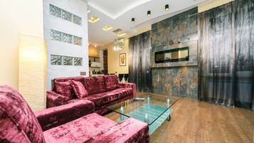 One bedroom. 3 Baseina str. Near a Khreschatyk - 2163 | Premium bedding, down comforters, iron/ironing board, free WiFi