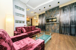 Premium bedding, down duvets, iron/ironing board, free WiFi - Kyiv Apartments Rent (Kyiv)