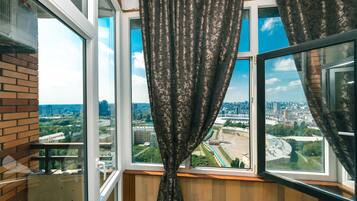 Apartamento superluxo | Roupas de cama premium, edredons de pluma, ferros/tábuas de passar roupa