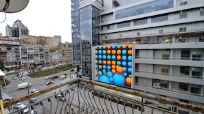 One bedroom. Luxe. 2 Esplanadna str. Near Gulliver | View from room