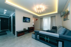 Three bedroom. Luxe. 14 Lesi Ukrainky blvd. Centre