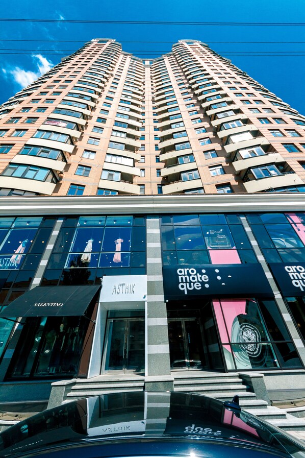One bedroom. Luxury. 7a L.Ukrainky blvd. Centre | View from room