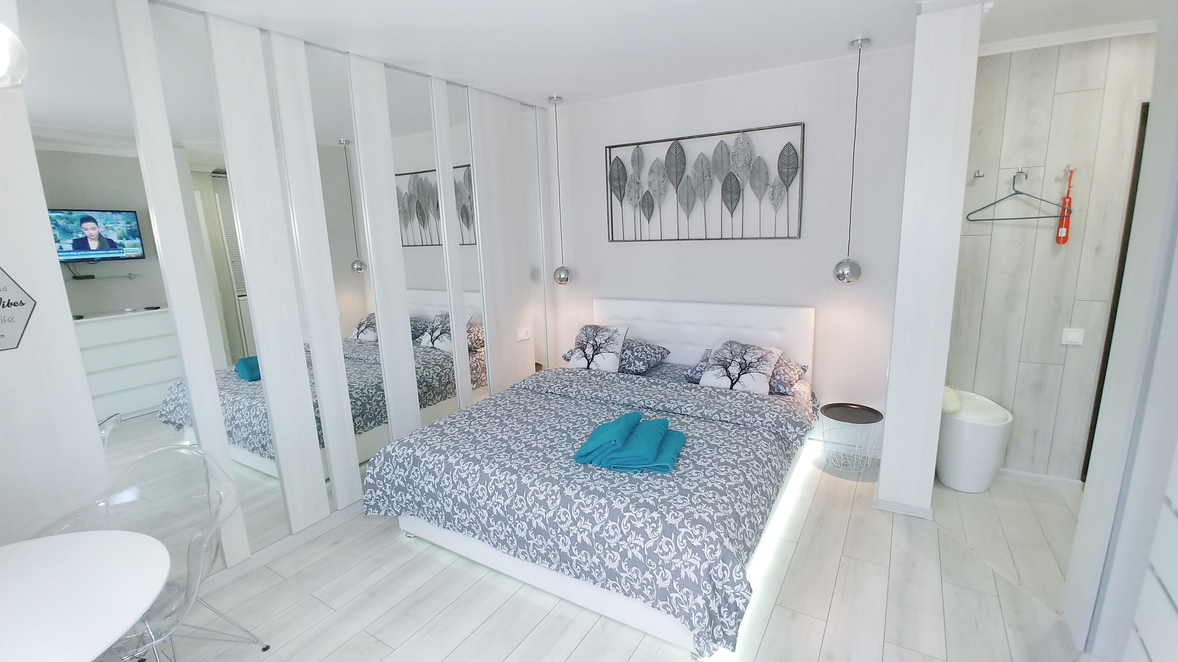 Estúdio superluxo, hipoalérgico | Roupas de cama premium, edredons de pluma, ferros/tábuas de passar roupa