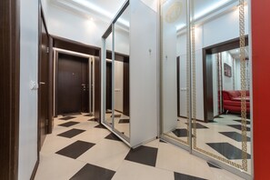 Premium bedding, iron/ironing board, free WiFi, bed sheets - Kiev Rent Apartments (Kyiv)