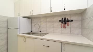 Studio | Eigene Küche | Kühlschrank, Ofen, Herdplatte, Geschirrspüler