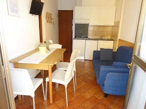 Fridge, stovetop, cookware/dishes/utensils, dining tables