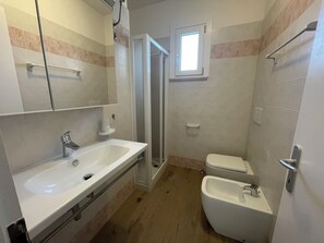 Apartment, 2 Bedrooms (A90095) | Bathroom | Shower, bidet