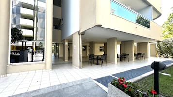 Vista frontal de la propiedad