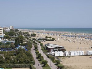 In Strandnähe, weißer Sandstrand