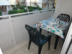 อพาร์ทเมนท์, 2 ห้องนอน (B20026) | ระเบียง