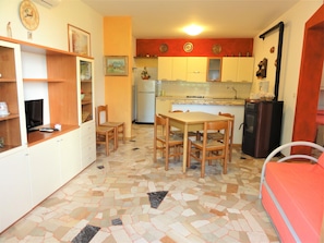 Departamento, 2 habitaciones (B30021) | Área de sala de estar | Televisión de pantalla plana de 19 pulgadas con canales vía satélite 