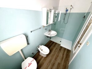 Appartamento, 2 camere da letto (B40023) | Kylpyhuone | Suihku, bidee