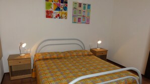 3 kamar tidur, brankas, dan tempat tidur bayi (biaya tambahan)