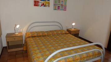 3 dormitorios, caja fuerte, cunas (de pago)